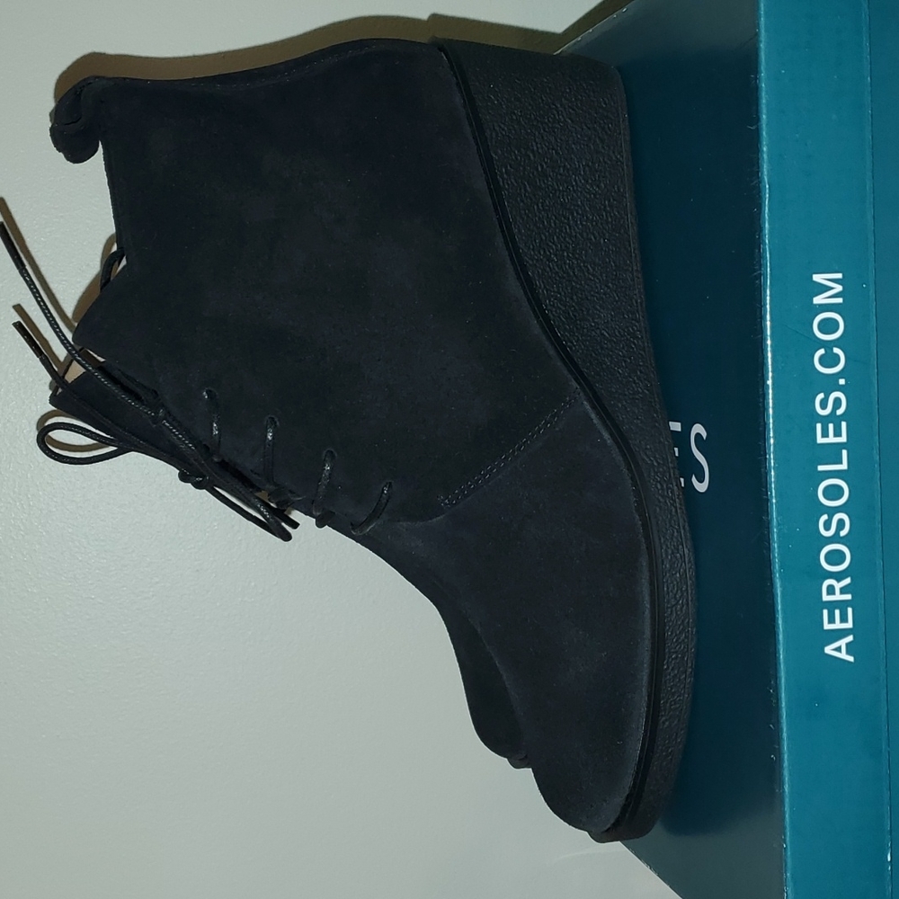 NWT sz9 black Aerosoles wedge booties